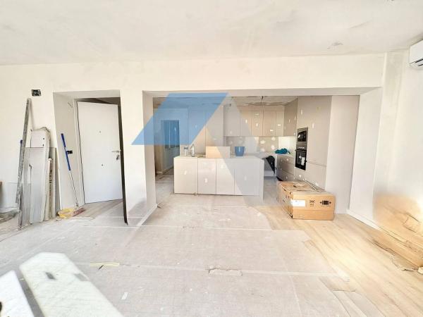 Piso en calle Reyes Católicos, 28