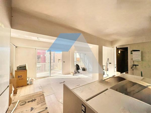 Piso en calle Reyes Católicos, 28