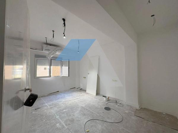 Piso en calle Reyes Católicos, 28