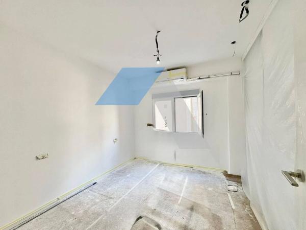 Piso en calle Reyes Católicos, 28