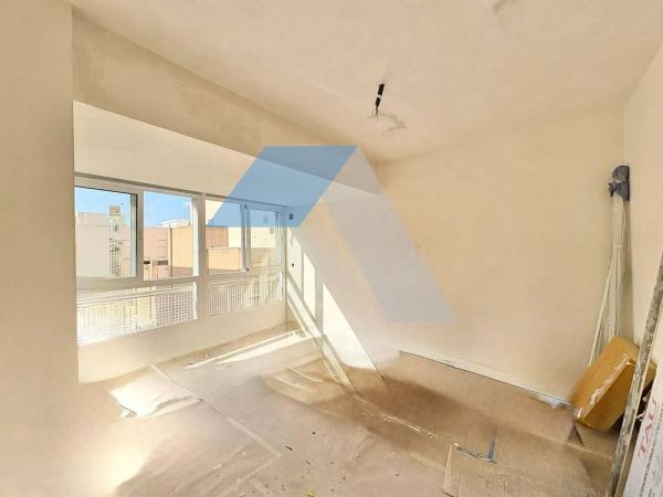 Piso en calle Reyes Católicos, 28