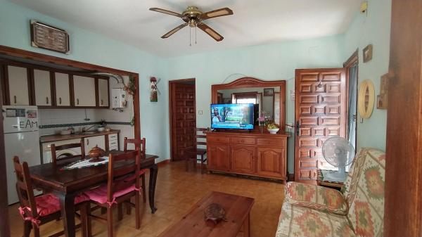 Chalet adosado en calle Aigües, 8 h