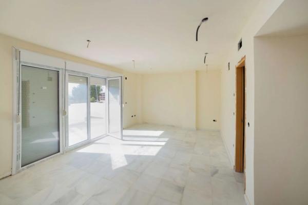 Chalet pareado en calle Anglaterra