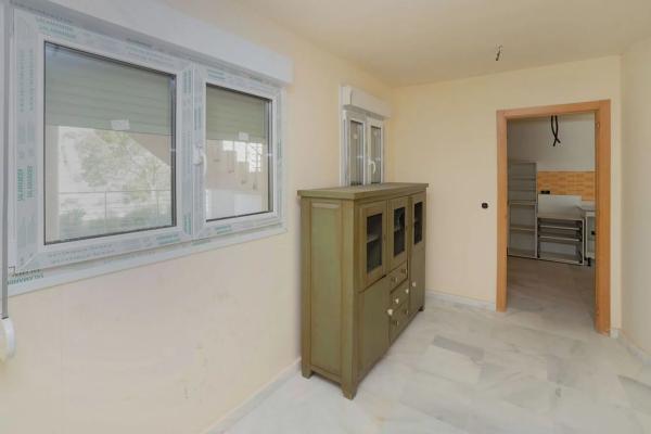 Chalet pareado en calle Anglaterra