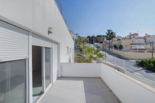 Chalet pareado en calle Anglaterra