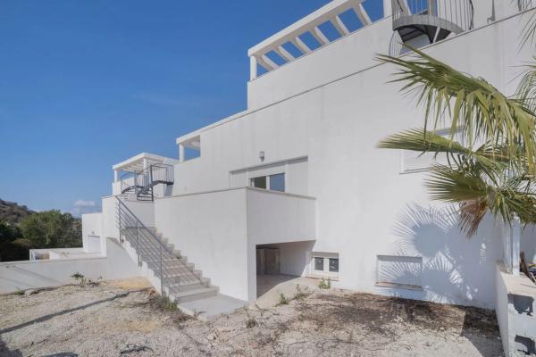 Chalet pareado en calle Anglaterra