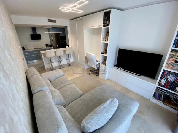 Piso en avenida Rosa de los Vientos