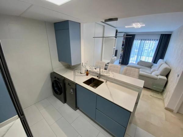 Piso en avenida Rosa de los Vientos