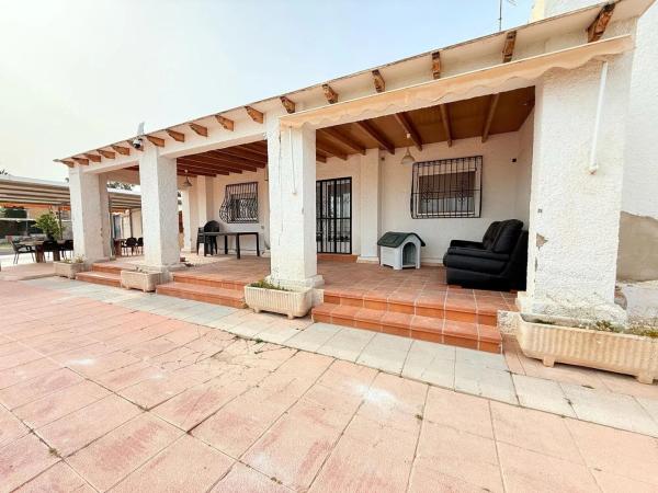 Casa independiente en calle Callosa d'en Sarrià