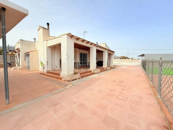 Casa independiente en calle Callosa d'en Sarrià