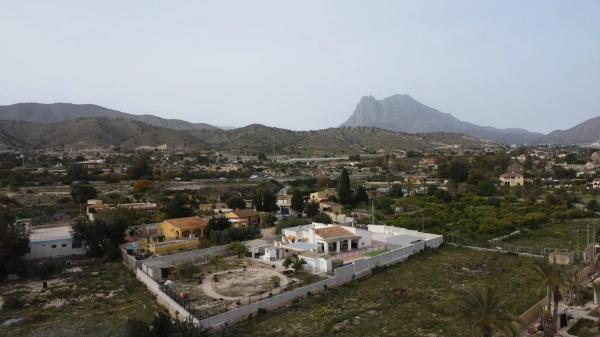 Casa independiente en calle Callosa d'en Sarrià
