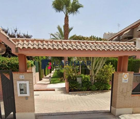 Chalet adosado en calle Trident, 18