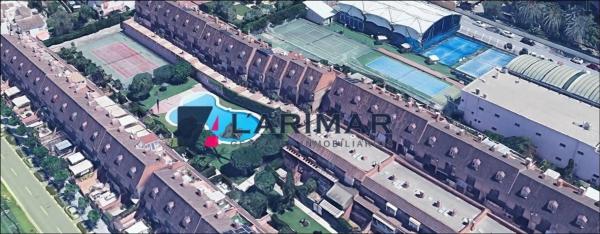 Chalet adosado en calle Trident, 18