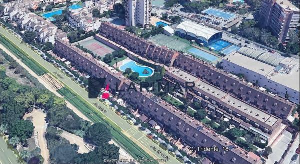 Chalet adosado en calle Trident, 18