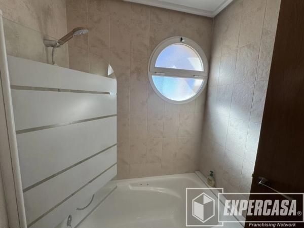 Chalet pareado en calle Lérida