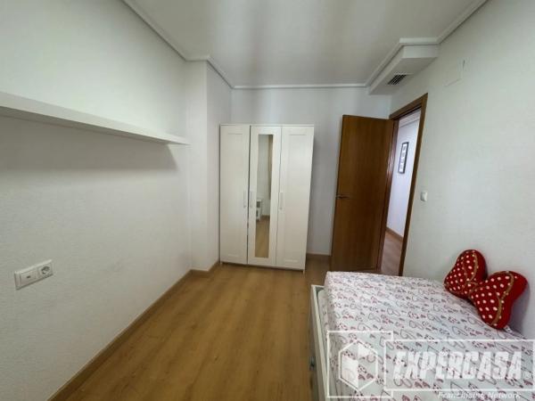 Chalet pareado en calle Lérida