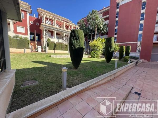 Chalet pareado en calle Lérida