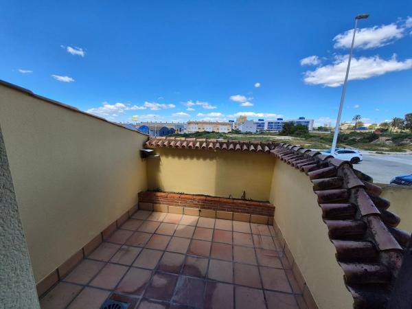 Chalet adosado en calle Gerona, 7