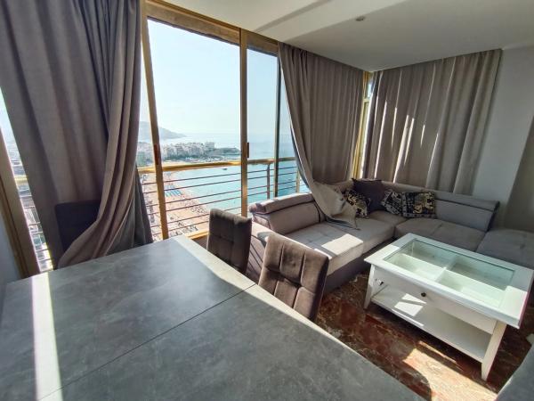 Piso en Av Armada Española, 3