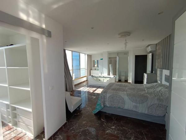 Piso en Av Armada Española, 3