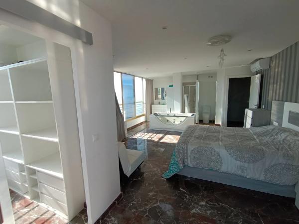 Piso en Av Armada Española, 3