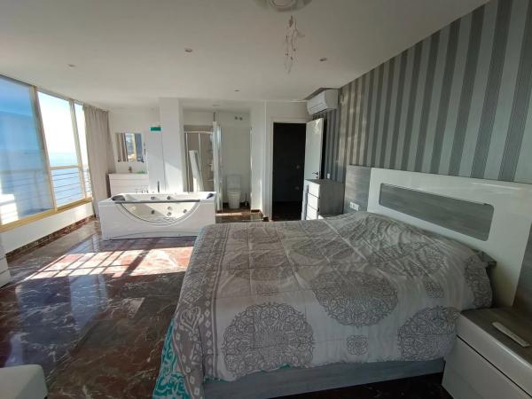 Piso en Av Armada Española, 3