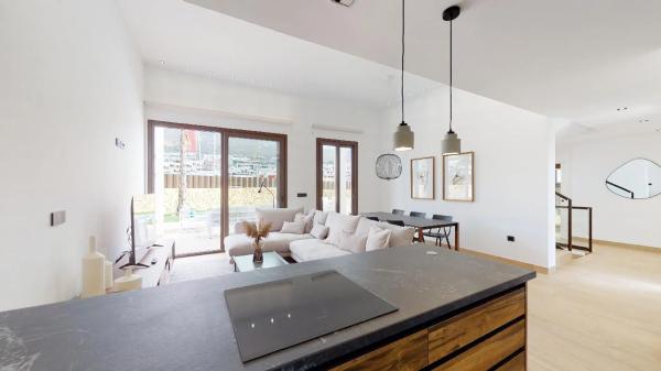 Chalet pareado en avenida de la Marina Baixa