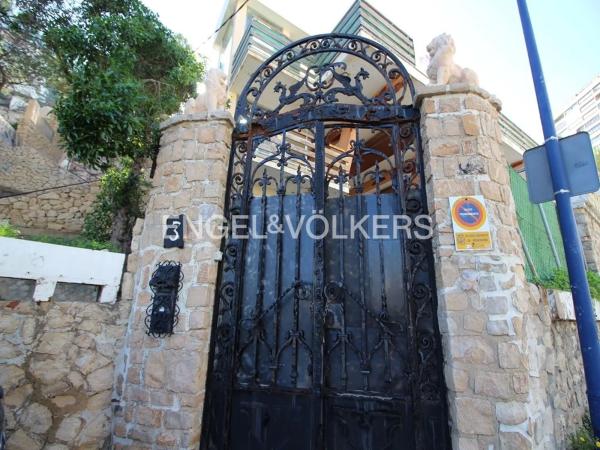 Casa independiente en calle la cala