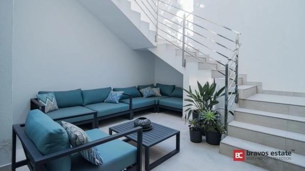 Casa independiente en avenida Murtal