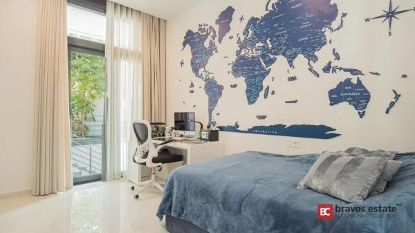 Casa independiente en avenida Murtal