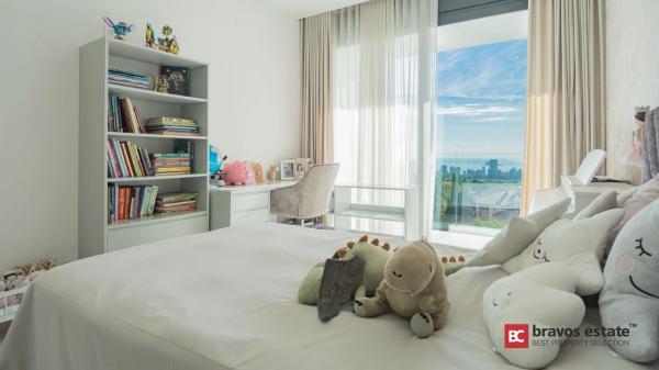 Casa independiente en avenida Murtal