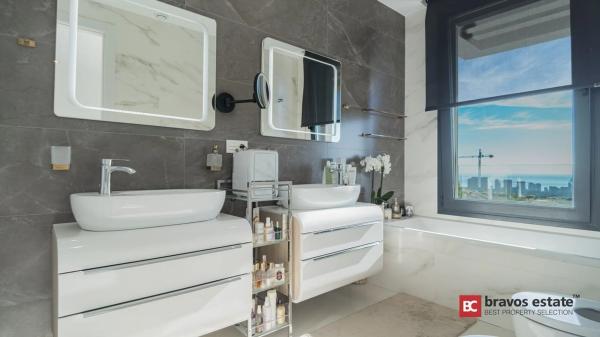 Casa independiente en avenida Murtal