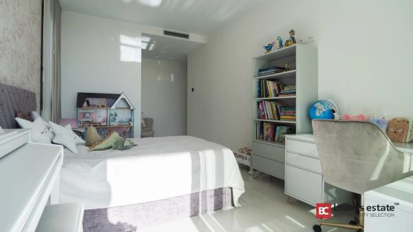 Casa independiente en avenida Murtal