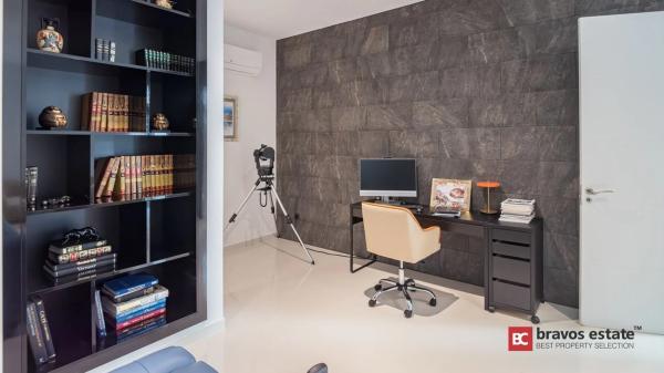 Casa independiente en avenida Murtal