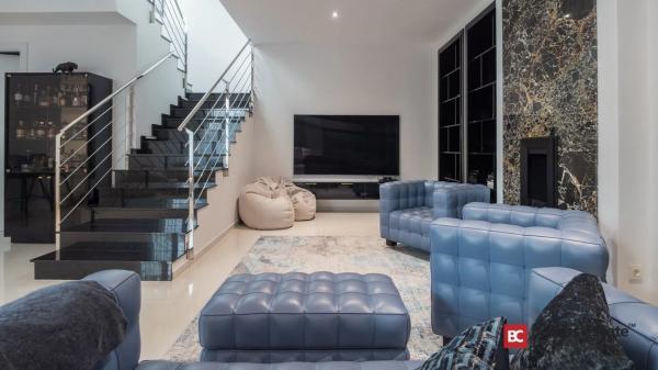 Casa independiente en avenida Murtal