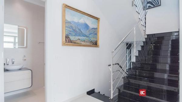 Casa independiente en avenida Murtal