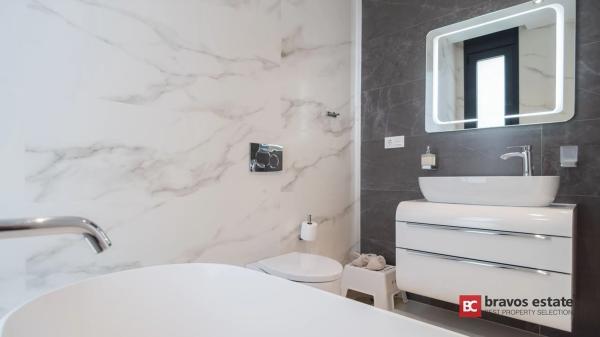 Casa independiente en avenida Murtal