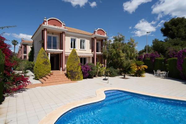 Casa independiente en calle Rosa Montero