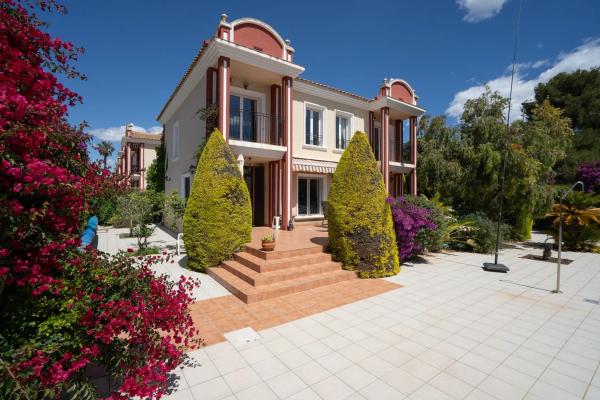 Casa independiente en calle Rosa Montero