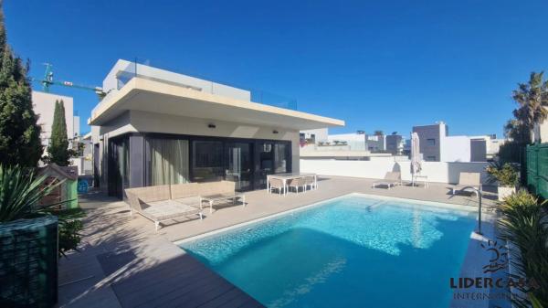 Casa independiente en calle Juan Marse