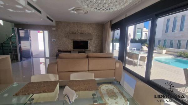 Casa independiente en calle Juan Marse