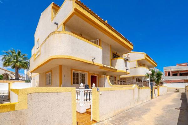 Chalet adosado en calle de las Amapolas s/n