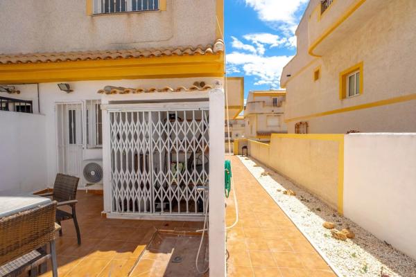 Chalet adosado en calle de las Amapolas s/n