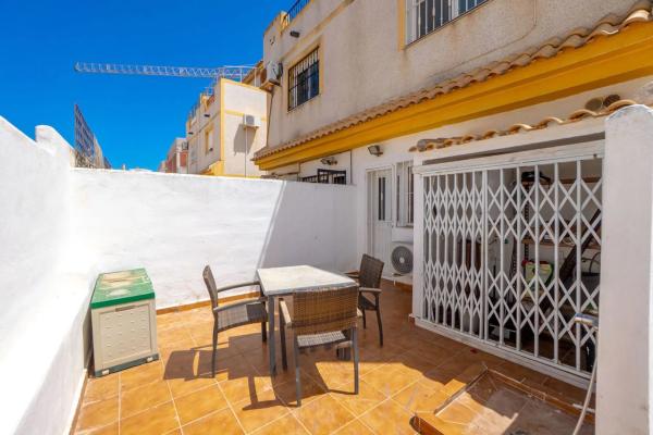 Chalet adosado en calle de las Amapolas s/n