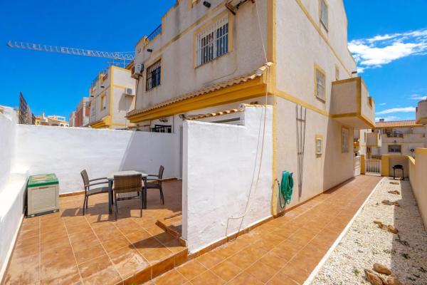 Chalet adosado en calle de las Amapolas s/n