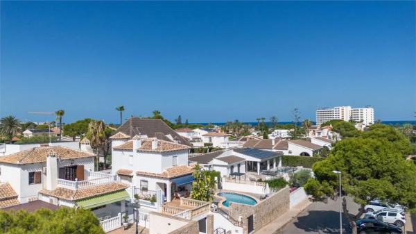 Casa independiente en calle Elcano Zen