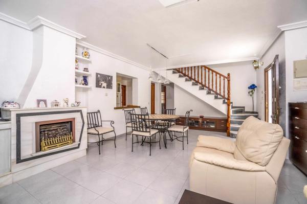 Casa independiente en calle Elcano Zen