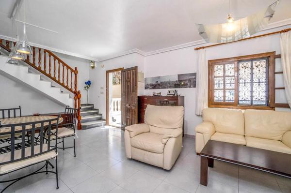 Casa independiente en calle Elcano Zen