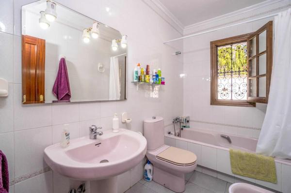 Casa independiente en calle Elcano Zen