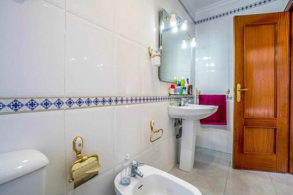 Casa independiente en calle Elcano Zen